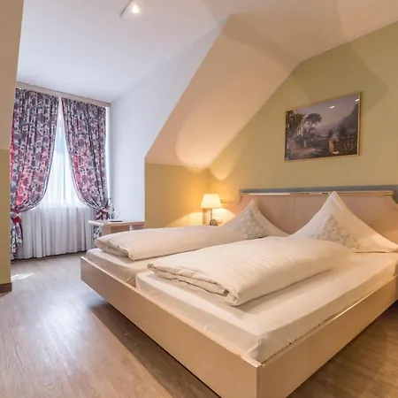 Hotel Am Schlosspark 4*