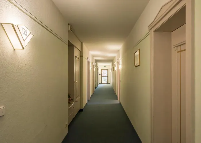 Am Schlosspark إيسمانينغ